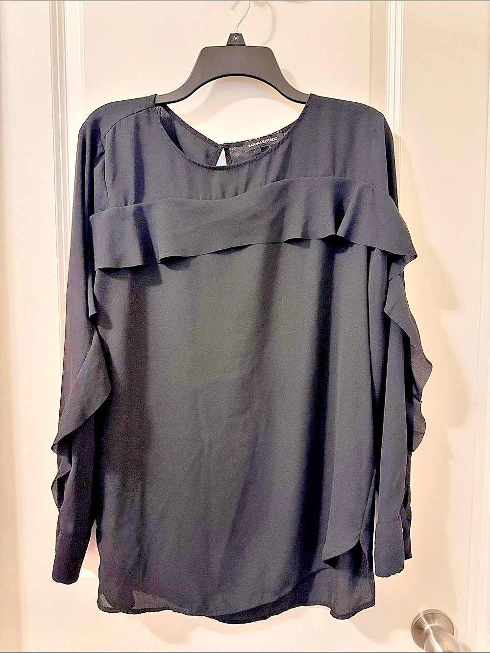 Banana Republic Ruffle Blouse in Black Size Large Like New